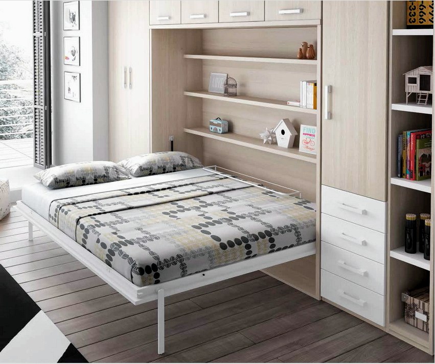 A szekrénybe beépített összecsukható ágy felbecsülhetetlen értékű megoldás, ha a helyiségben nincs teljesen hely