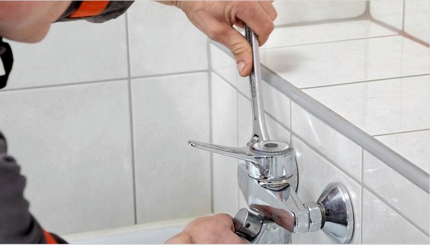 Sokkal jobb a fürdő- és zuhanycsaptelep felszerelését a szakemberekre bízni
