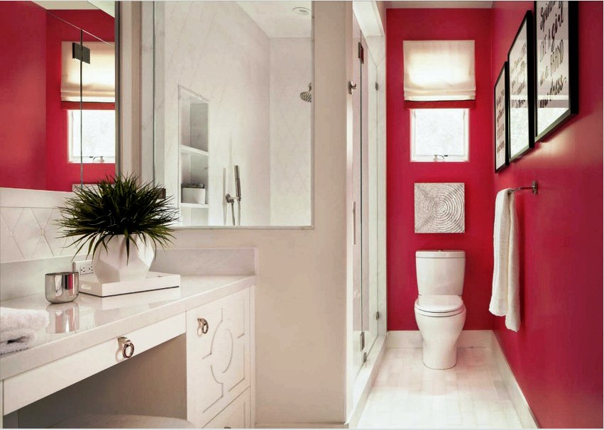 A közös fürdőszobában az egyik zónát leggyakrabban élénk színű, míg mások semleges árnyalatokkal díszítik.