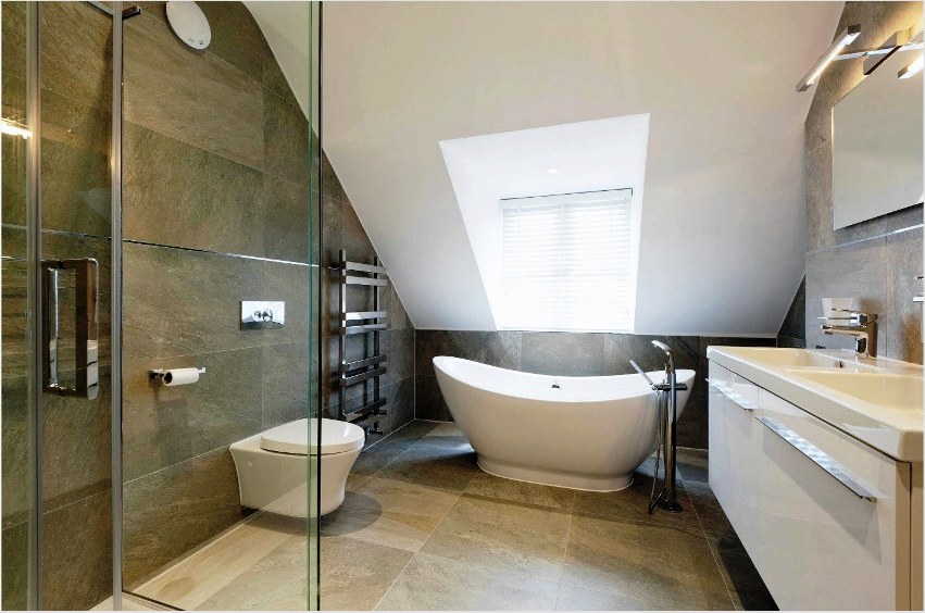 A fürdőszoba padlójának megtervezéséhez jobb, ha csúszásmentes, sötét tónusú csempe van.