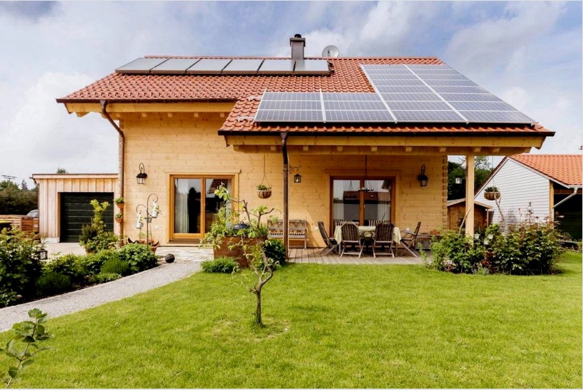 Egyes felhasználók szerint a napenergia-állomás teljes mértékben fedezheti az összes energiaköltséget - a kis háztartási készülékektől a fűtési és vízmelegítő rendszerekig