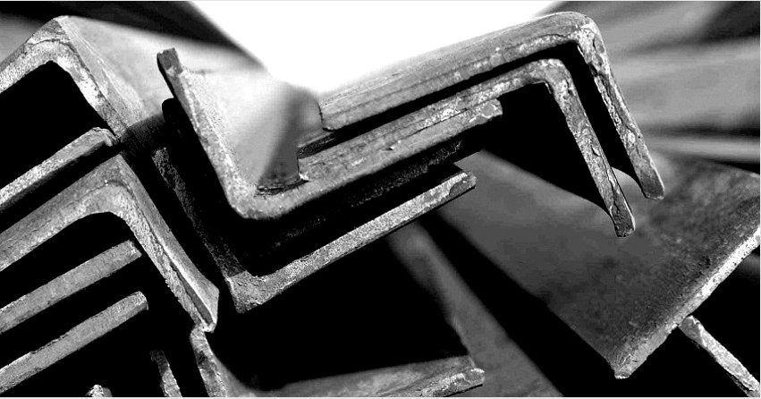 Hajlított egyenlőtlen sarkok gyártásához kétféle acélt használnak