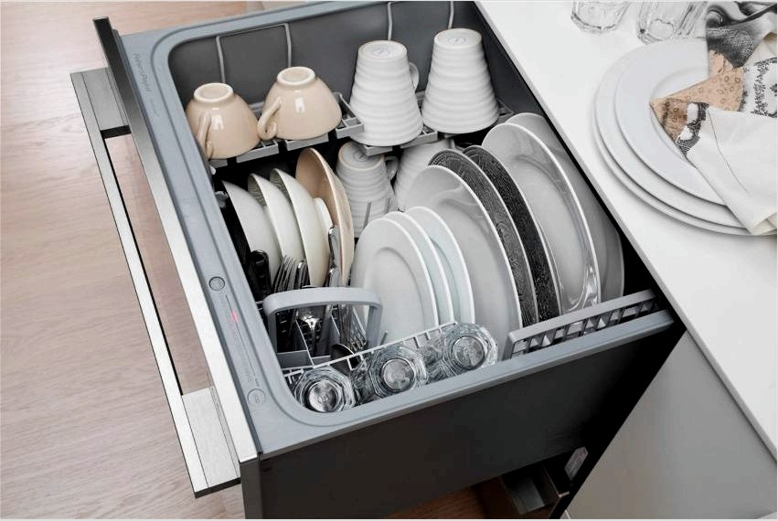 Az edények, beleértve az edényeket, serpenyőket, sütőket és sütőtálcákat, 60 cm széles gépben történő mosásához 2 ciklusra van szüksége