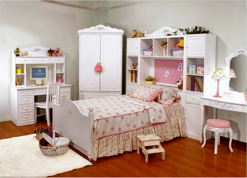 Általános szabály, hogy különféle nemű gyermekek számára a hálószobai készlet eltérő kialakítását használja 