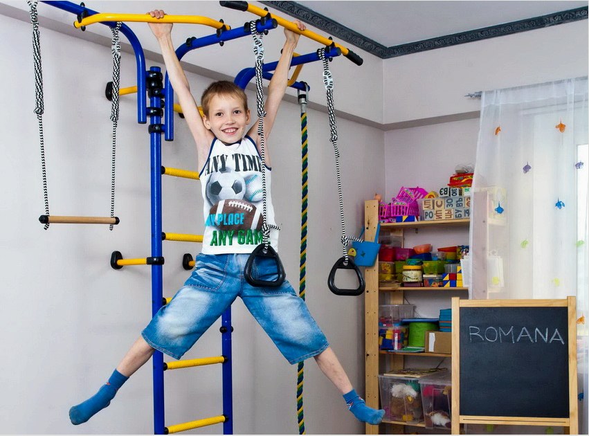 Annak érdekében, hogy a gyermek aktívan fejlődhessen, elegendő egy gyermek sportsarok megvásárlása a lakásban
