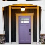 Bejárati ajtó üveggel egy házhoz: példa a tervezésre