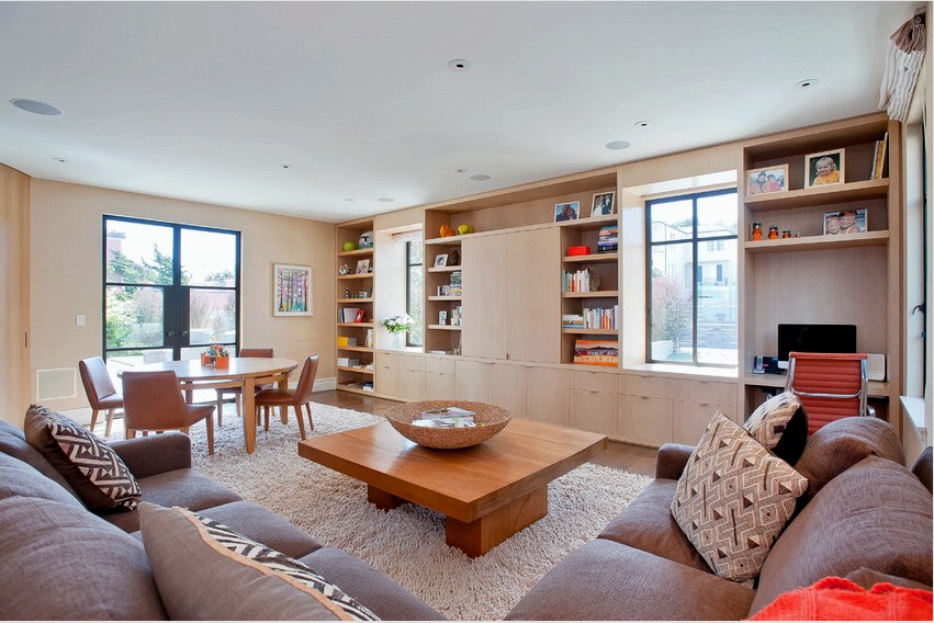 A nappali modern falai két típusra oszthatók: moduláris vagy előre gyártott szerkezetekre és szilárd, szilárd anyagokra