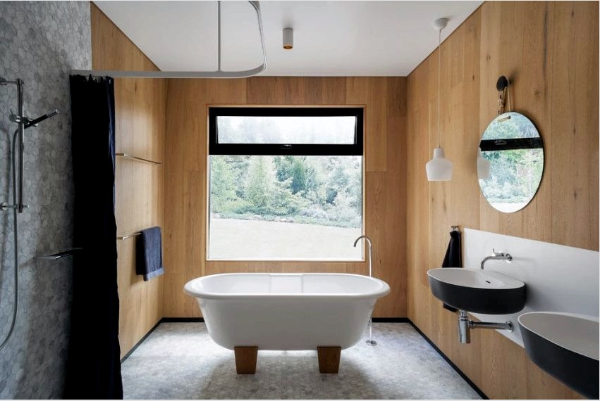 A fa textúrájú panelek nagyobb hangulatot és természetességet adnak a fürdőszoba kialakításához