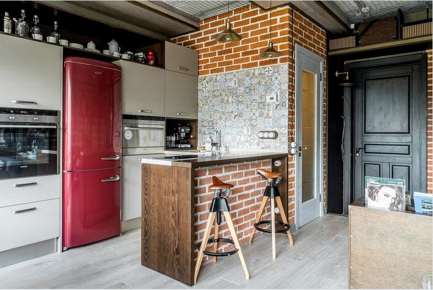 Tégla PVC panelek a kombinált konyha-nappali belső részén