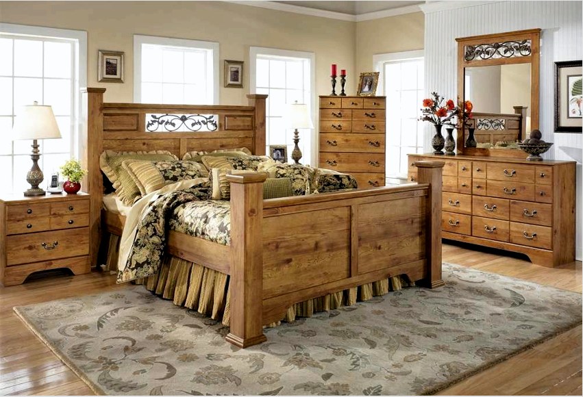A hálószobai bútorok fő elemei, az országstílusban - az ágy és a szekrények - fából készüljenek