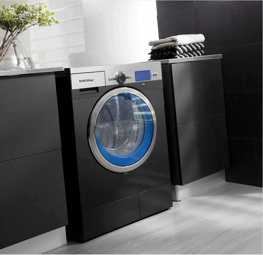 A mosógép kialakítása megfelelően illeszkedik a belső terekbe