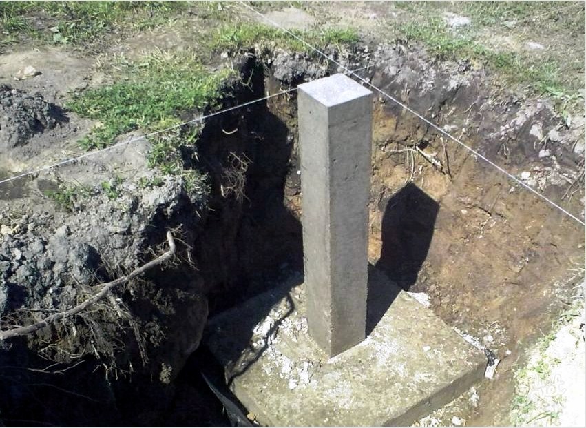 A zsaluzat eltávolítása után a betontartó felületét vízszigetelő anyaggal kell kezelni