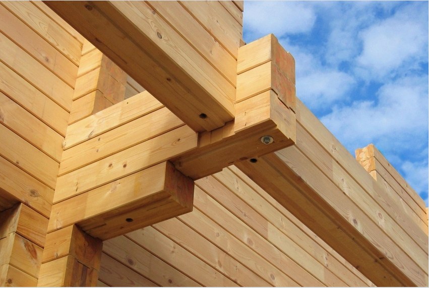 A fából készült fürdõház építésekor a szabadtéri munkákhoz csak minõségi fafestékeket kell választania, hogy meghosszabbítsa az épület élettartamát és megvédje az anyagot a negatív mechanikai és légköri hatásoktól.
