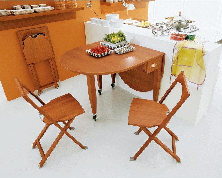Összecsukható fa szék - tökéletes megoldás kis konyhákhoz