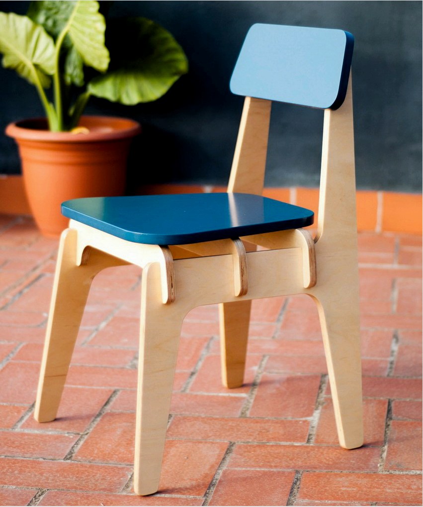 Nem nehéz a fából készült széket saját kezűleg összeállítani.