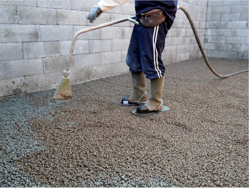 A meghosszabbított agyag száraz utántöltést széles körben használják bármilyen típusú padló lerakására