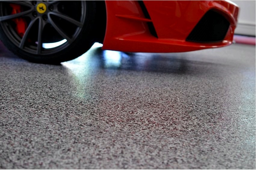 A modern önterülő esztrich polimer töltőanyagokkal rendkívül tartós padlót eredményez, és nem igényel további feldolgozást