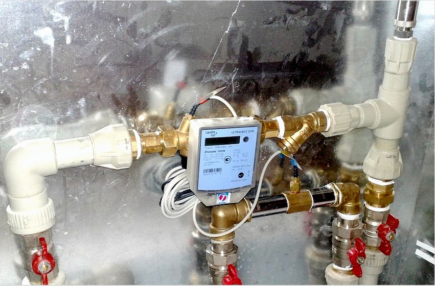 A hőmérséklet-érzékelővel rendelkező melegvíz-mérő készülék kiválasztásakor ügyeljen a műszaki jellemzőire