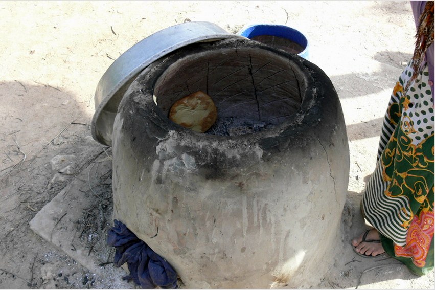 A Tandoor egy ősi, hagyományos nemzeti üzbég sütőkészlet 