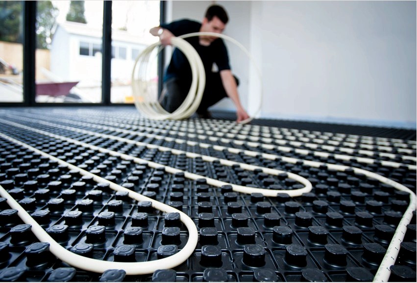 Számos technológia létezik a meleg padló létrehozására.