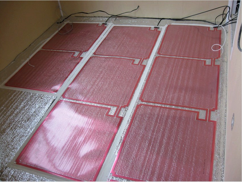Az infravörös padlófűtés rendszer automatikusan képes fenntartani az ideális szobahőmérsékletet.