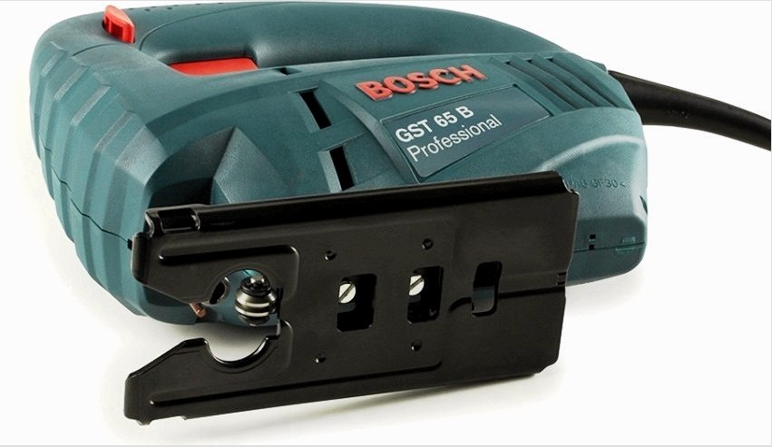 A Bosch GST 65B elektromos fretsaw különféle építőanyagok fűrészelésére alkalmas