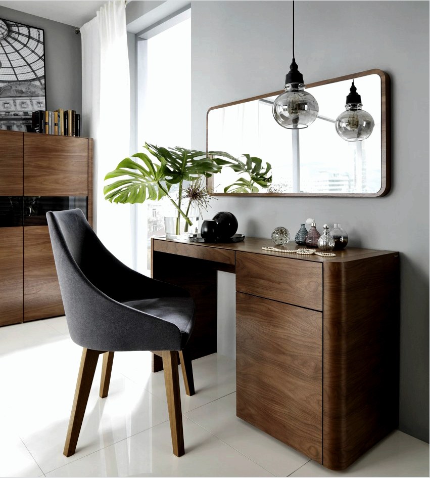 Fésülködő asztal tükörrel - kényelmes, praktikus és elegáns belső részlet 