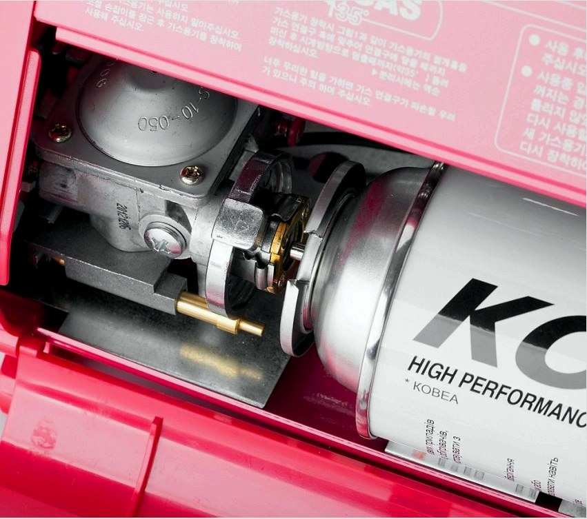 Gázpalack beszerelése a Kovea Power Sense hordozható infravörös melegítőbe