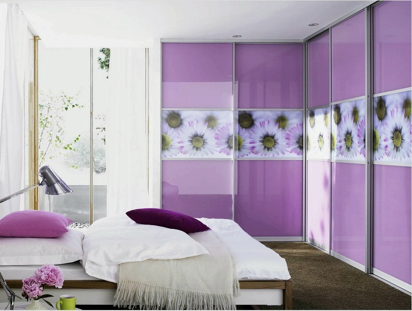 A sarok szekrények nagyon népszerű választás a modern hálószobákban.