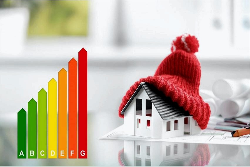 A hideg tetővel rendelkező ház mennyezetének hőszigetelése jelentősen csökkenti a fűtési költségeket