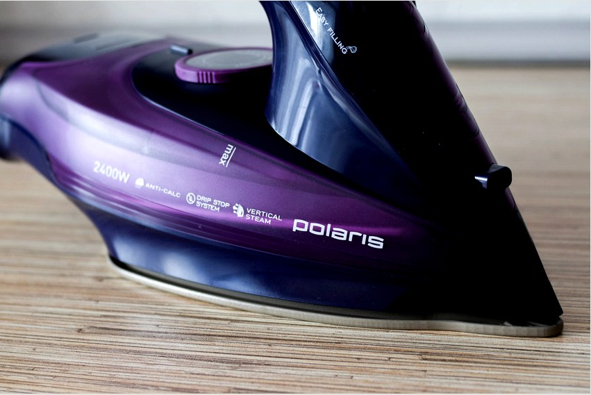 A Polaris PIR 2489K vezeték nélküli vas magas kivitelezésű és érdekes kivitelű.