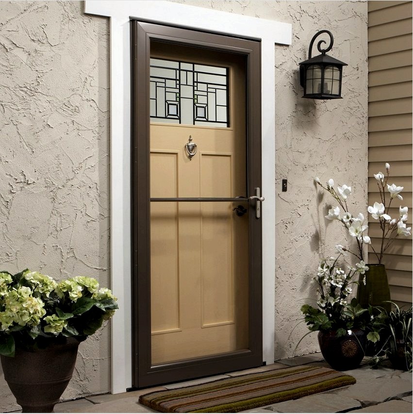 A megbízható bejárati ajtó a ház biztonságának kulcsa