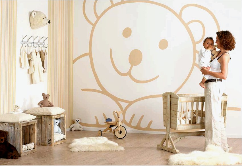 Hét éven aluli gyermek hálószobájának kialakításakor a rajz kiválasztása mellett nagy figyelmet kell fordítani a tapéta minőségére