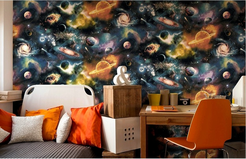 A fali falfestmény és a világűr kép megszemélyesíti a világegyetem végtelenét és rejtélyét