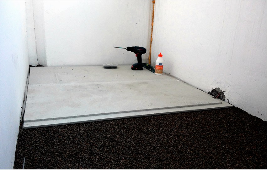 A gipszrostlemezek nem csak a padló kiegyenlítésére, hanem a szigeteléshez is felhasználhatók 