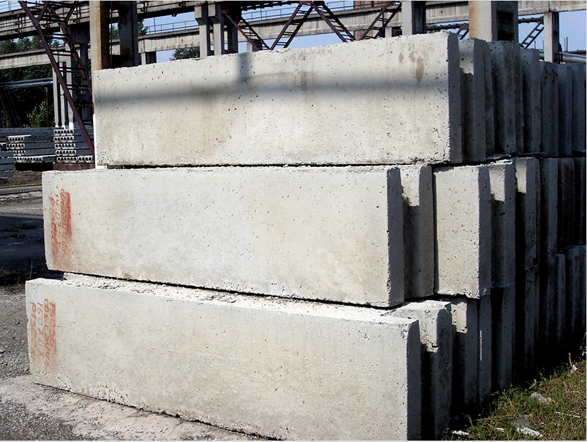 Az alapozó blokkok nehéz beton építőelemek.