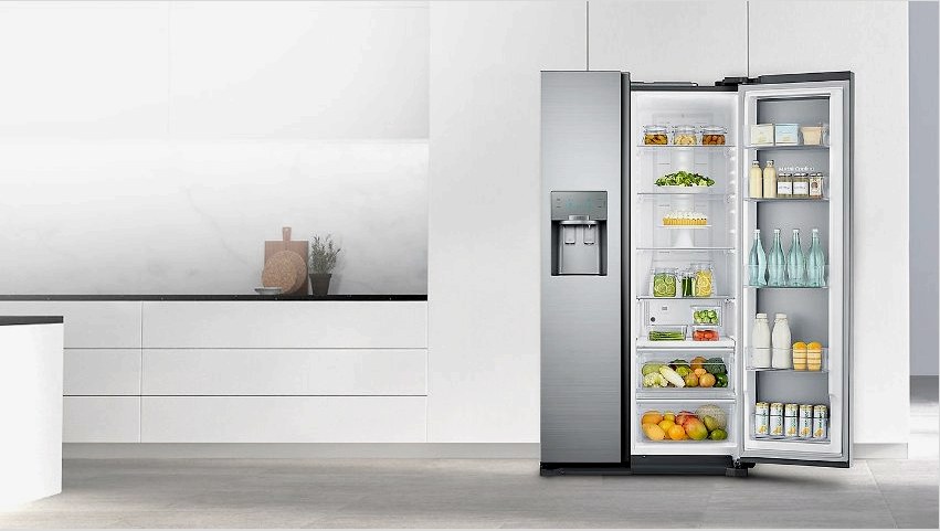 A Hitachi egymás melletti hűtőszekrények egyik fontos előnye, hogy az eltávolítható polcok és fiókok megkönnyítik a használható terület változtatását.
