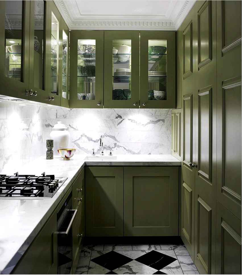 Az olajbogyóval felszerelt konyhák a legjobban néznek ki a világos falak és padlók ellen.
