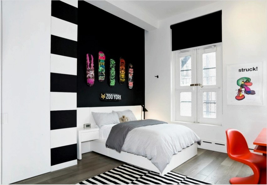 A gyermekek számára kialakított szobák fekete-fehérben is díszíthetők, de érdemes tapétát használni a festéshez és a világos belső részletekhez