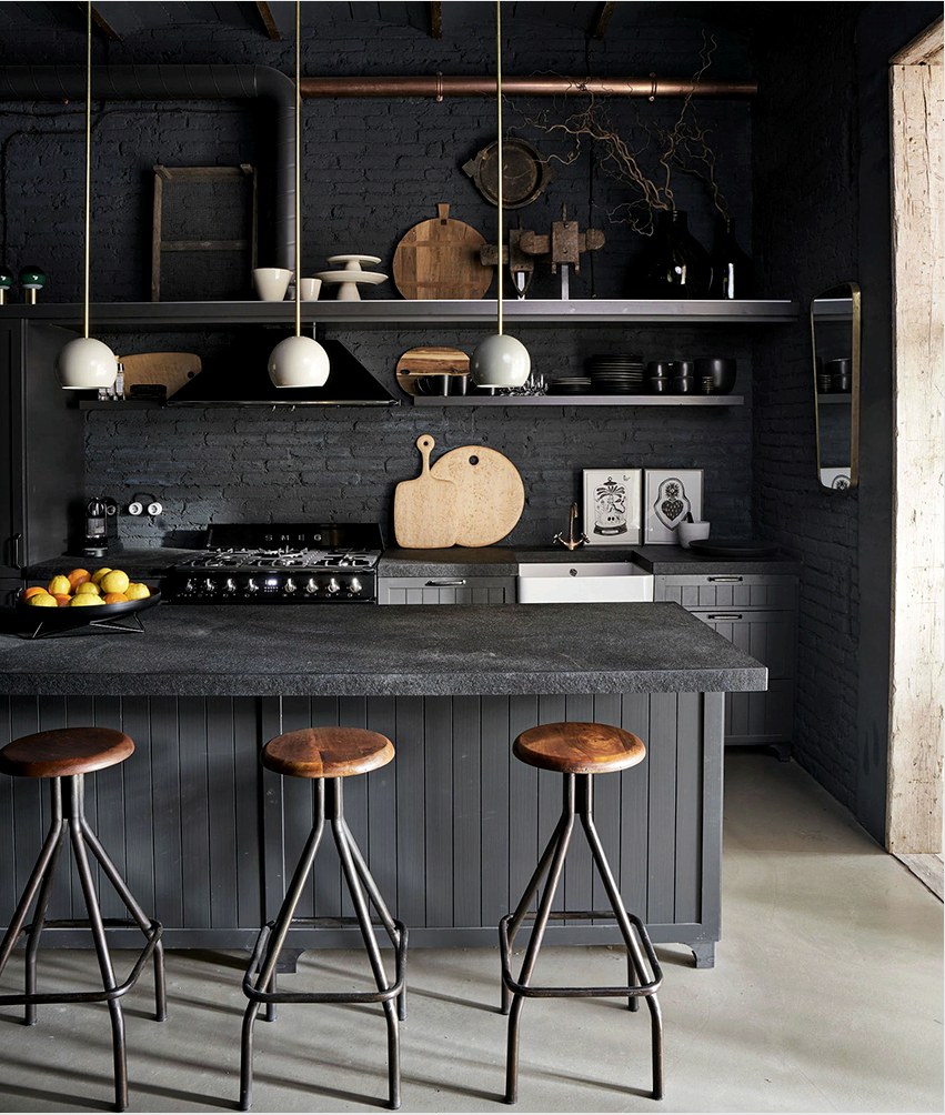 A konyhát monokrómból vagy fekete színben lehet díszíteni, csak néhány részlettel