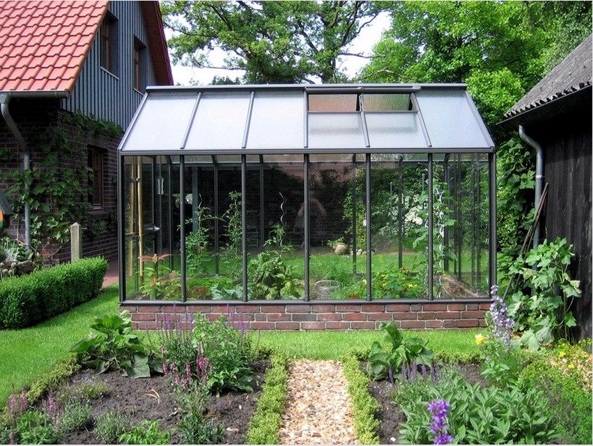 A gerendás tetőházi üvegszál felhasználható különböző magasságú növények termesztésére.