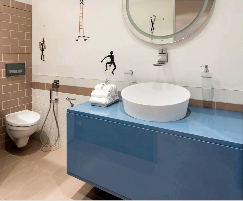 A higiénikus, termosztáttal ellátott zuhany modellje még kényelmesebb körülményeket biztosít a használat során
