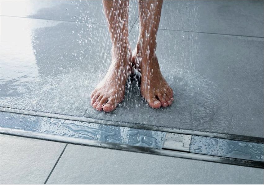 A zuhany raklap nélküli felszereléséhez magas színvonalú vízszigetelés szükséges