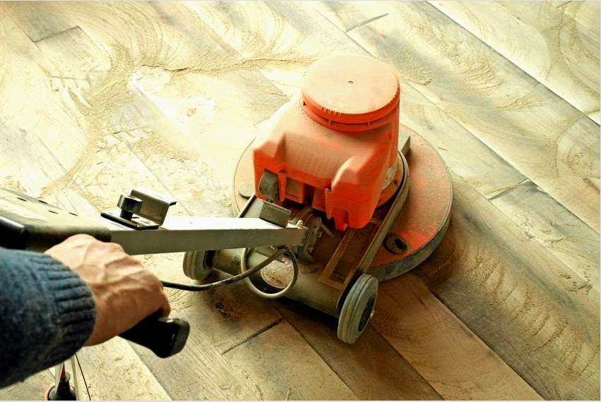 A fapadló finomcsiszolása költsége 120 rubel / m²