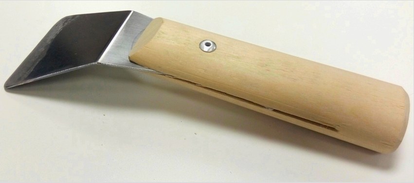A munka típusától függően különböző konfigurációjú és méretű spatula használható.