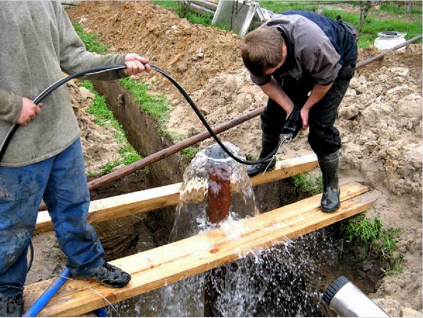 A kút fúrása során tisztítórendszert kell telepíteni, mivel az arteziai vízben nagyon magas a vas szintje