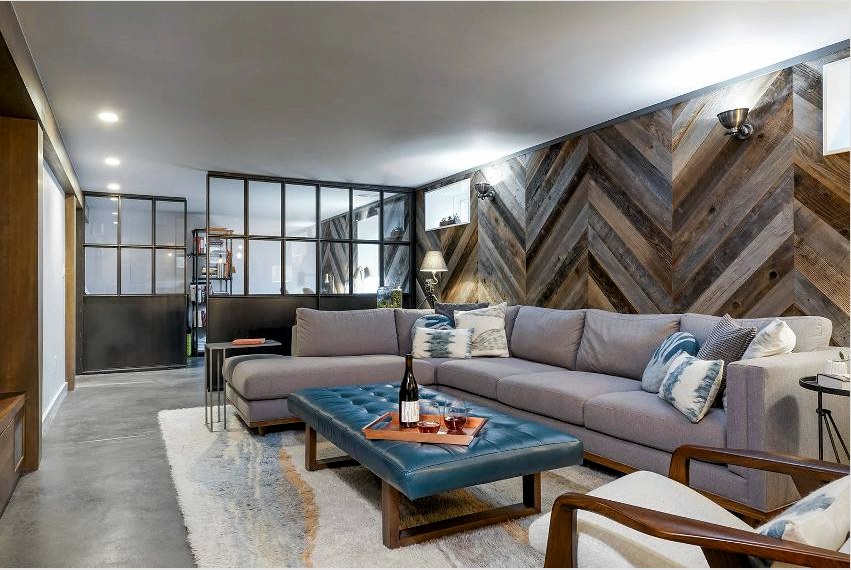 A modern tervezési projektekben gyakran talál semleges palettát a nappali padlójának kialakításában
