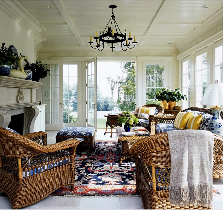 A Provence stílusú nappali szobákat gyakran eredeti fonott bútorok díszítik.