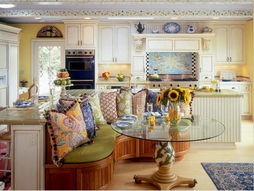 A konyha-nappali provence stílusú kialakítása nemcsak szép és otthonos, hanem multifunkcionális is