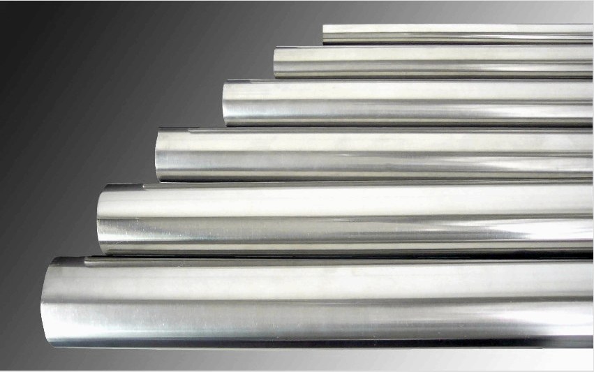 Zökkenőmentes precíziós acéltermékek, amelyeket magas izotróp szilárdsági kritériumok jellemeznek